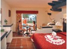 Img - Oceanfront Swim-up Suite