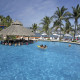 Park Royal Acapulco es un hotel todo incluido ideal para familias Main Pool and Langosta Bar
