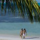 C-_WebServ_Webs_Fundacion_folletos_download_10335365_IMP exterior d_Couple_beach