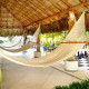 Área de hamacas en el Copacabana Beach Hotel Acapulco f24