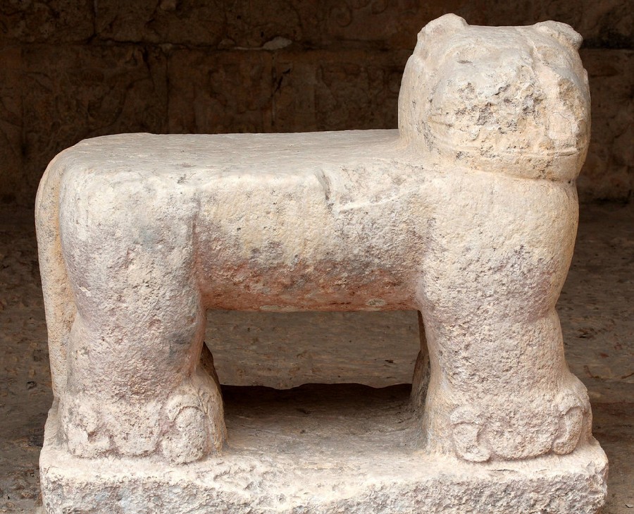 Escultura de jaguar, Templo del Jaguar